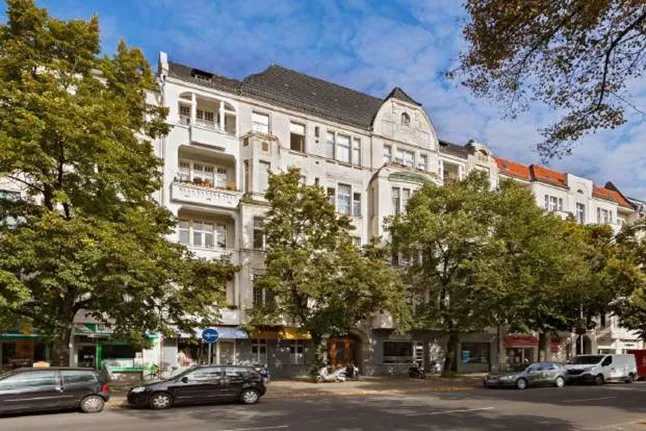 Möblierte 1,5 Zimmer Altbauwohnung in der Nähe des Kurfürstendamm — photo 1